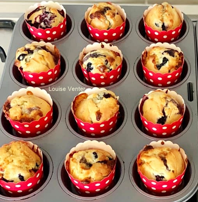 WHITE CHOCOLATE AND MIXED BERRY MUFFINS - Your Recipe Blog