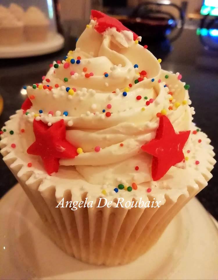 VANILLA CUPCAKES WITH SWISS BUTTER CREAM OR CREAMCHEESE FROSTING - Your Recipe Blog