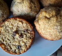 piesang en grondboontjiebotter muffins